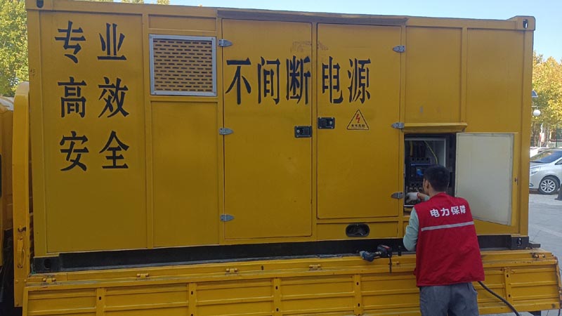 马山柴油发电机组和UPS电源配合使用时，如何避免切换过程中的电力中断？
